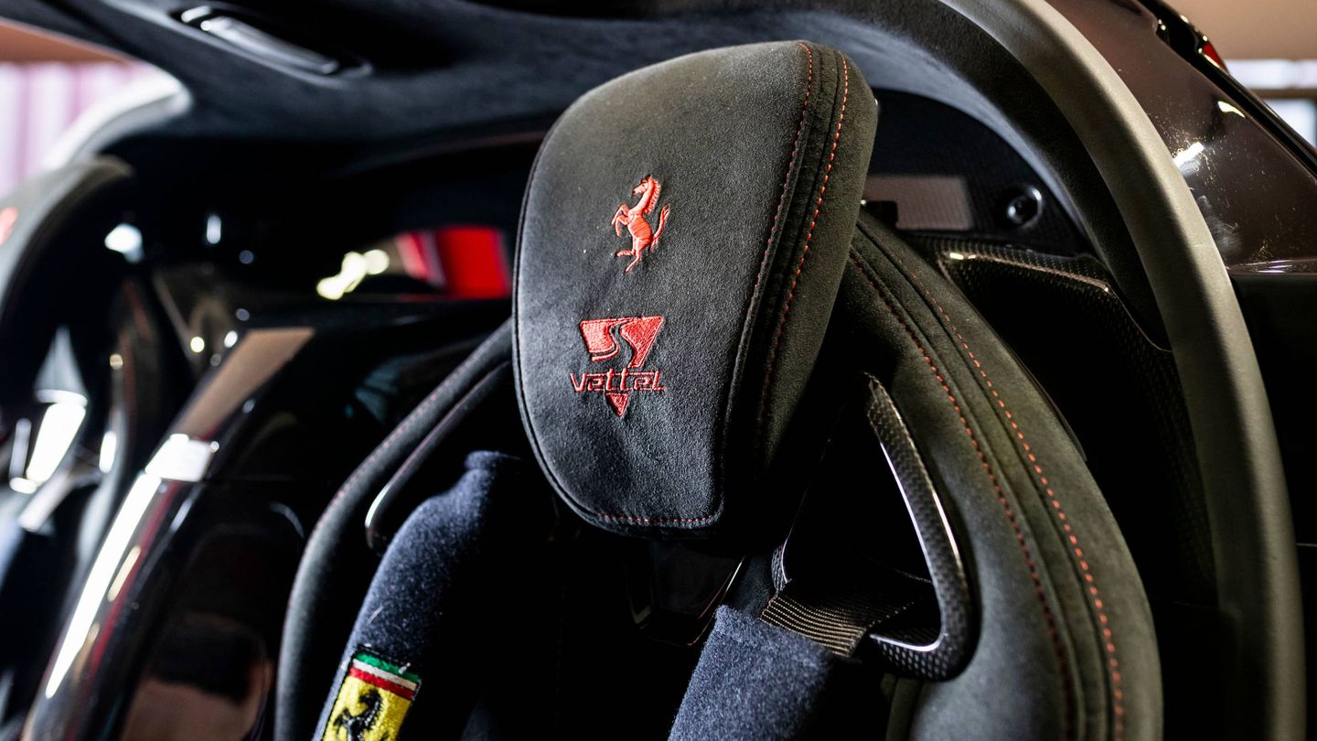 Algunos de los Ferrari de Vettel cuentan con detalles personalizados