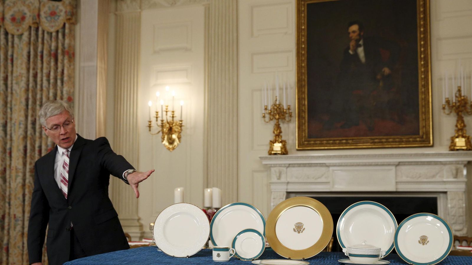 Foto: Platos y cubiertos para la cena con el primer ministro japonés, Shinzo Abe (Reuters).