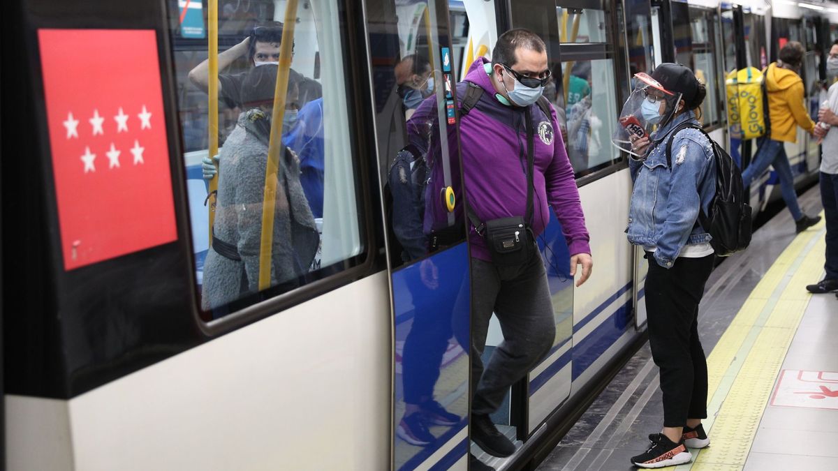 Madrid prohíbe comer en el Metro y en autobuses interurbanos por el covid-19