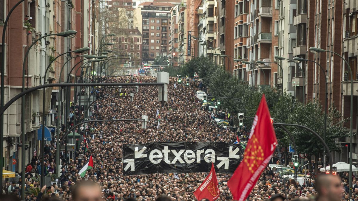 La izquierda abertzale, de la mano de Junts y ERC, se manifiesta en Bilbao en apoyo a los presos de ETA