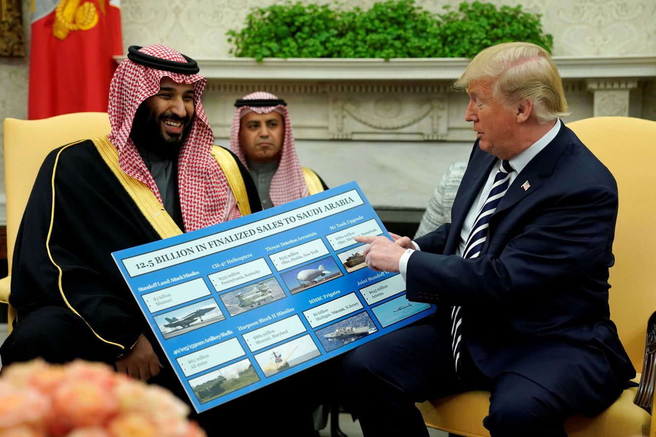 Donald Trump alardea de las ventas de armas a Arabia Saudí con el príncipe heredero Mohamed Bin Salman en la Casa Blanca, el 20 de marzo de 2018. (Reuters)