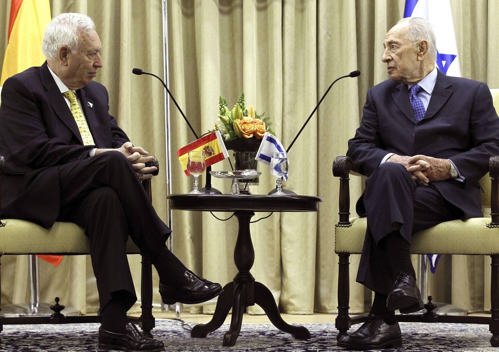 Foto: Fotografía de archivo de José Manuel García Margallo y el expresidente de Israel Simon Peres. (EFE)