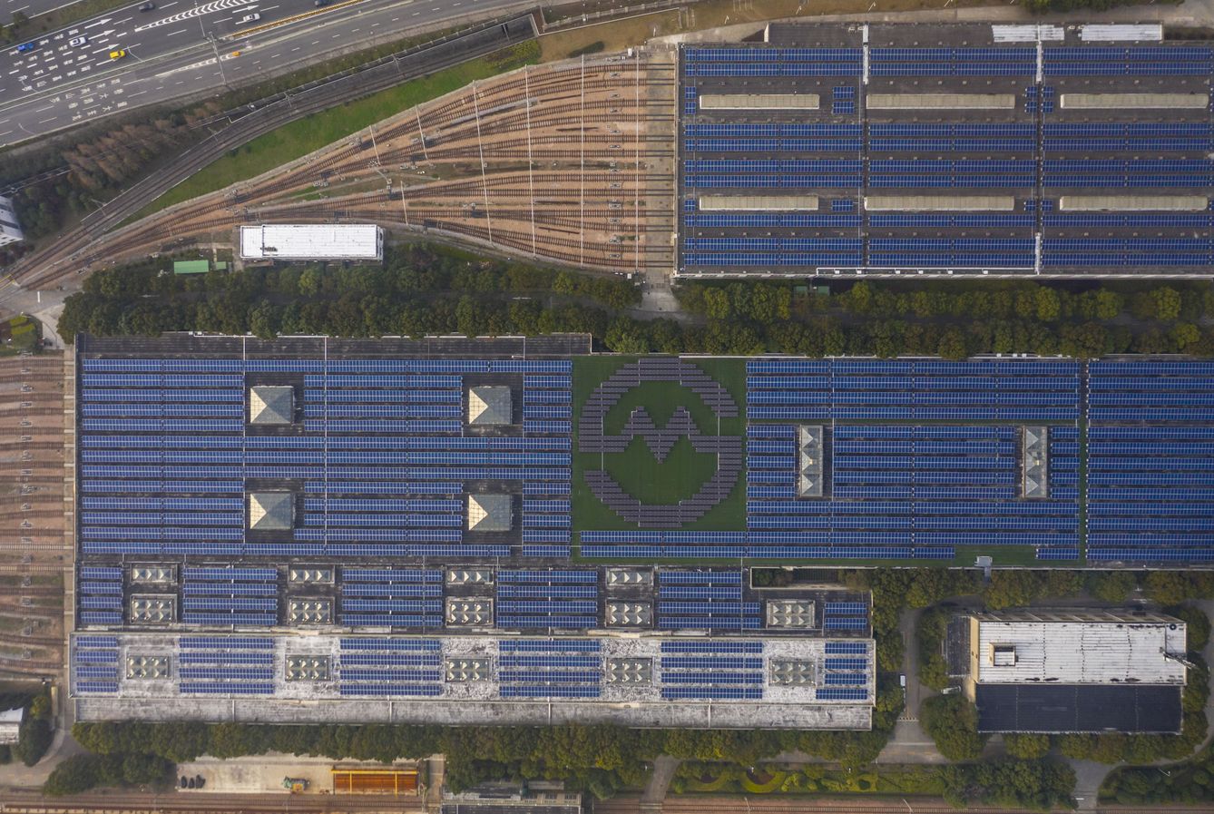 Vista aérea de una 'plantación' de paneles solares en Shanghai. (Reuters)