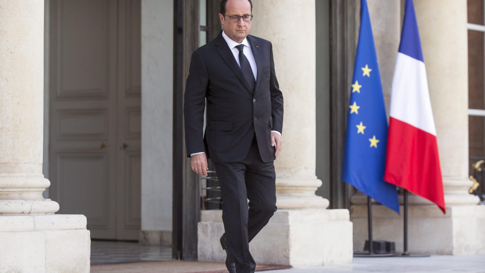 Foto: El presidente francés François Hollande se dispone a ofrecer una rueda de prensa. (EFE)