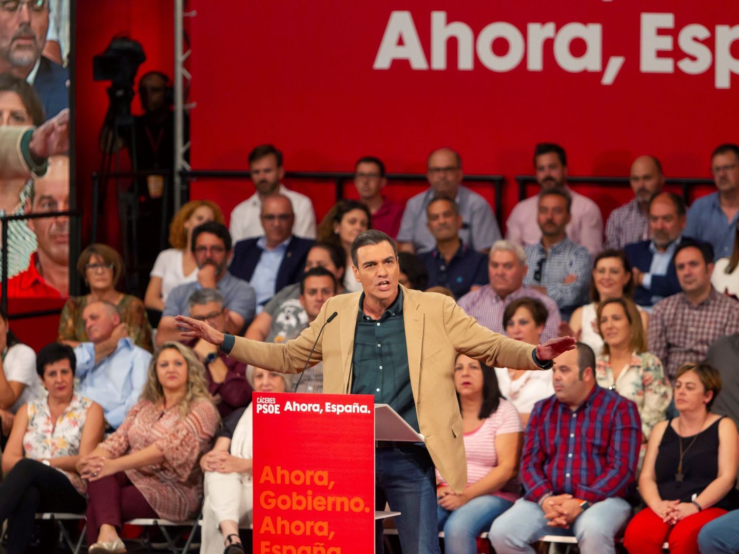 Pedro Sánchez, en un acto del PSOE en Cáceres. (EFE)