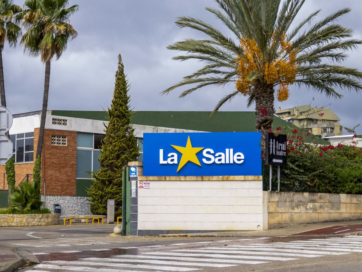 Foto: Vista de la entrada al colegio La Salle de Palma de Mallorca. (EFE/Cati Cladera)