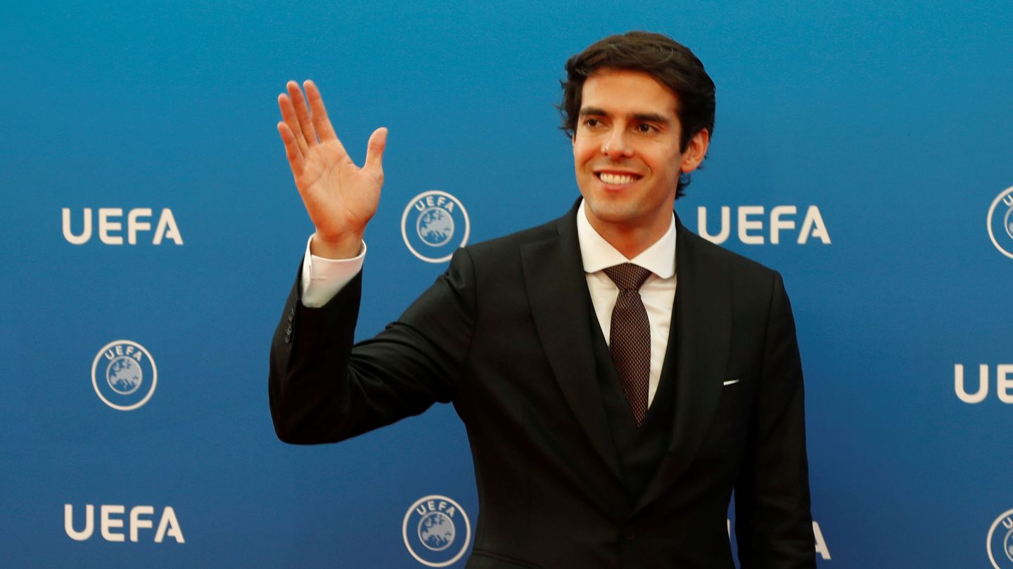 Kaká, la mano inocente del sorteo. (Reuters)