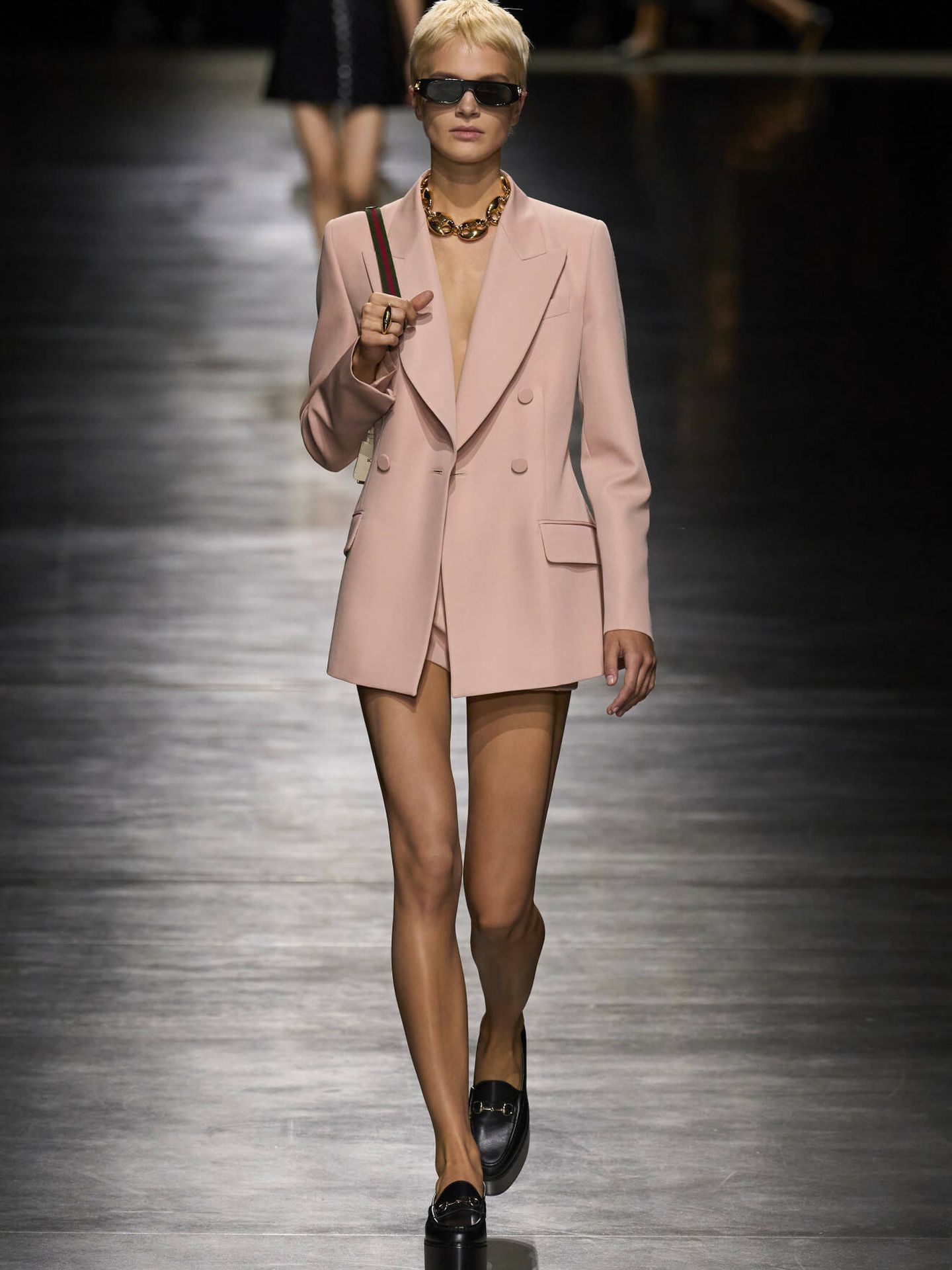 El look de Gucci que lleva Julia Roberts. (Launchmetrics Spotlight)
