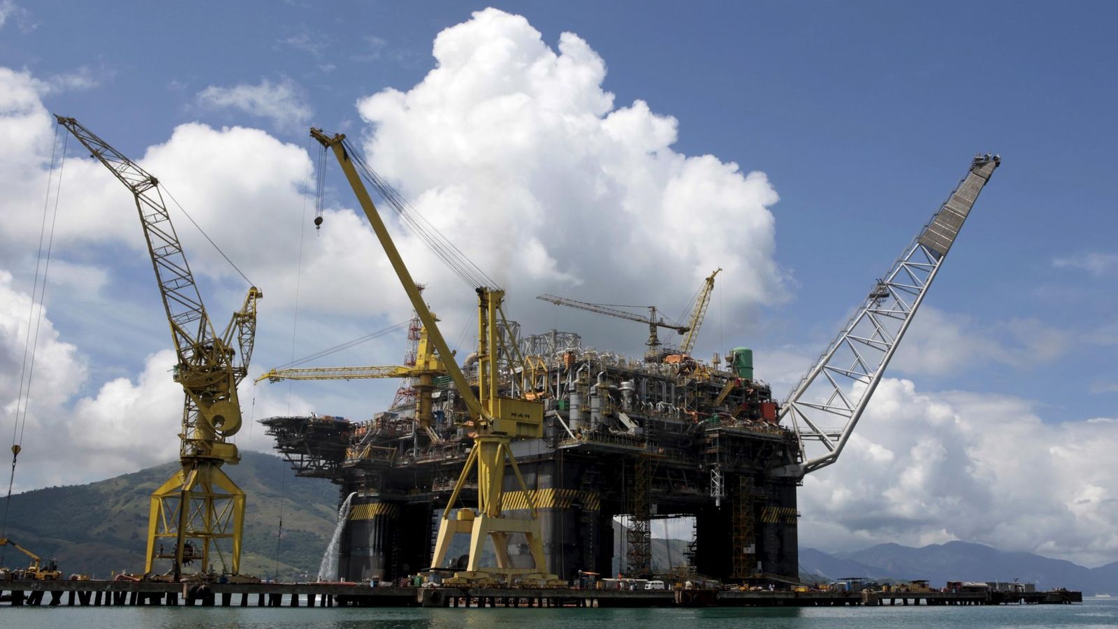 Foto: Planta de extracción de petróleo en Brasil (Reuters)