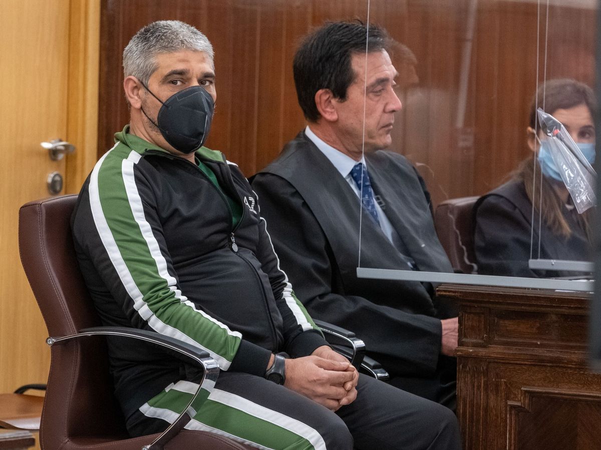 Foto: Bernardo Montoya en la primera sesión del juicio. (EFE/Julián Pérez)
