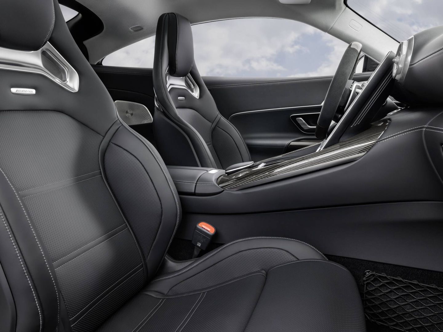 Los asientos deportivos con reglajes eléctricos son de serie; los AMG Performance una opción.