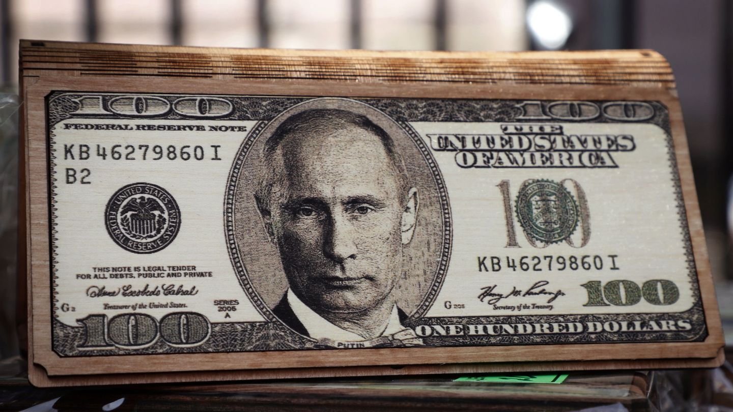 Vladimir Putin en un billete. (Reuters)