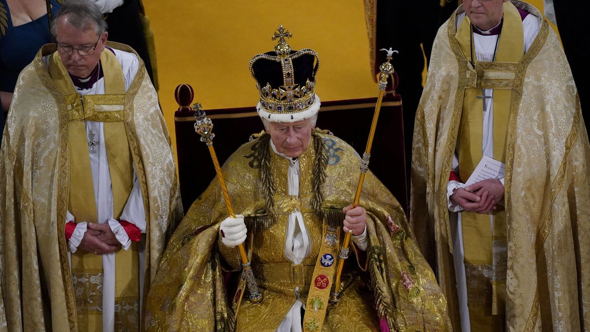 La familia real británica se prepara para la gran coronación escocesa de Carlos III