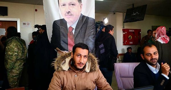 Foto: Una imagen de Erdogan en la entrada al hospital de Yarábulus. (P. Cebrián)