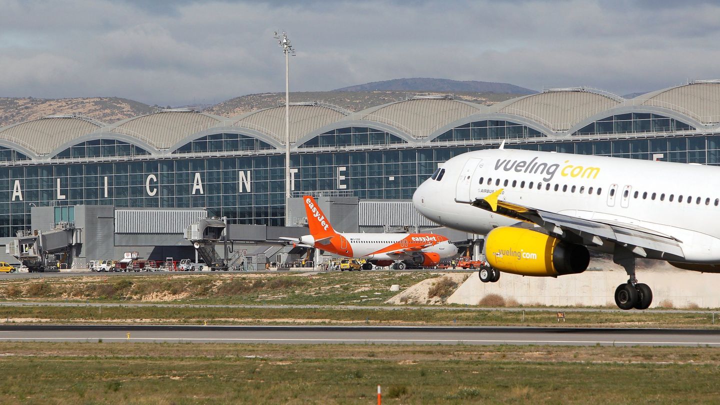 Vista del aeropuerto de Alicante, una de las infraestructuras pendiente de inversiones. (EFE/Morell)