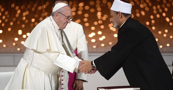 Foto: El papa Francisco visita los Emiratos Árabes Unidos. (EFE)