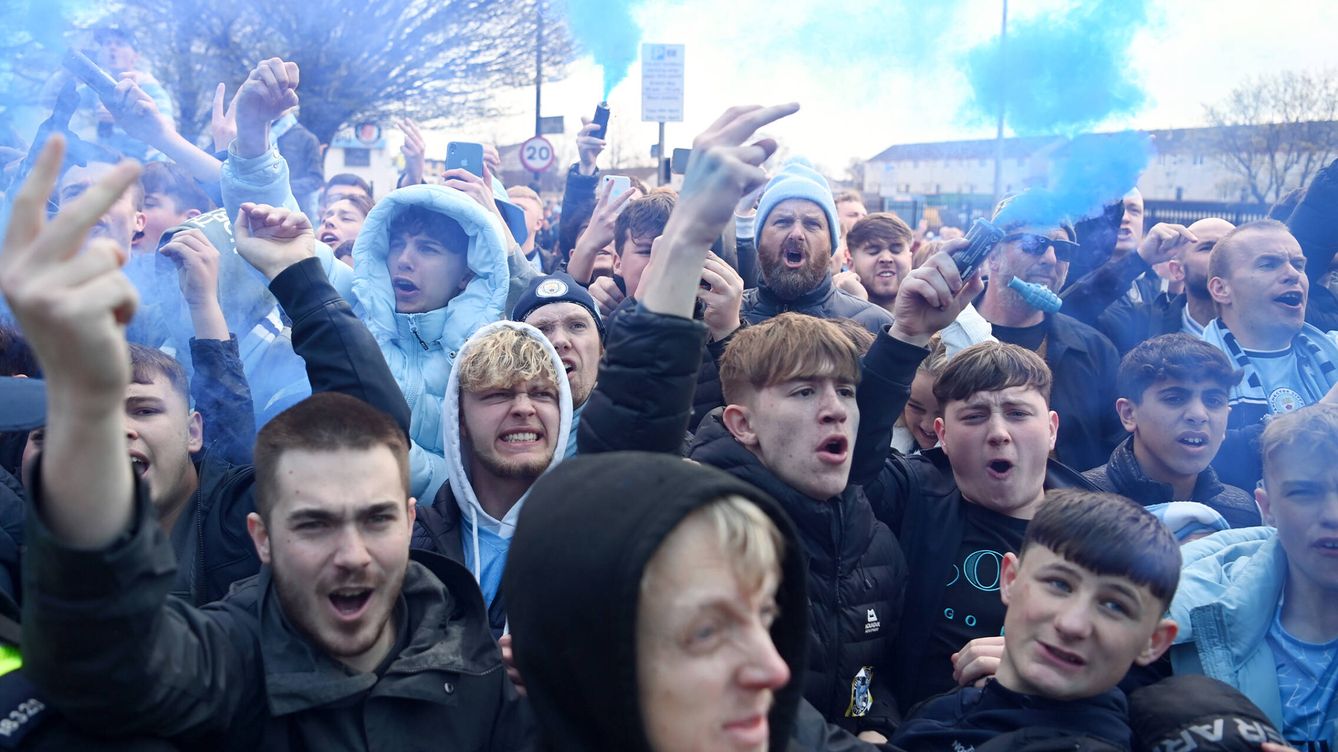 Foto: Hooligans del Manchester City, el lunes en Reino Unido. (Getty/Michael Regan)
