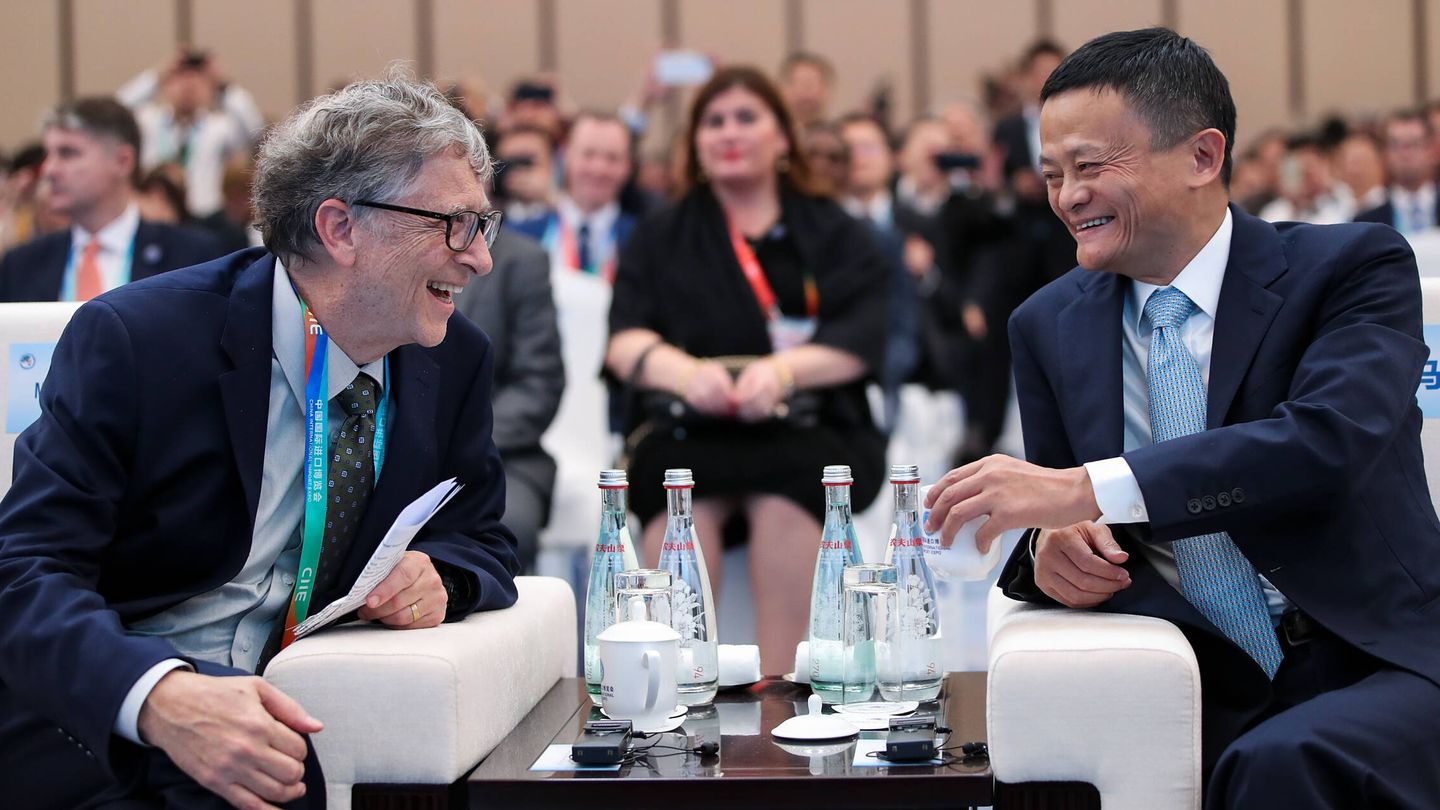 Jack Ma y Bill Gates, en 2018. (Getty)