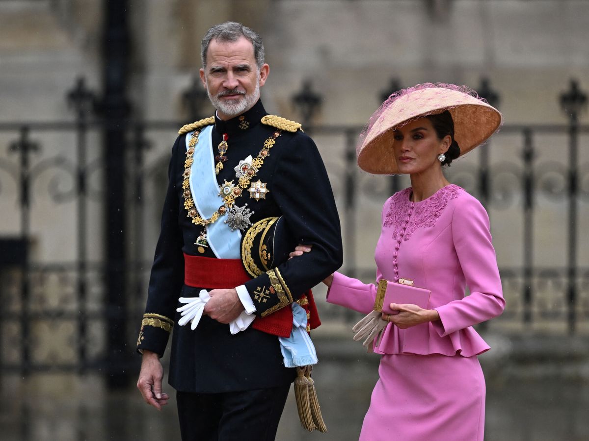 Foto: Los Reyes de España, en la coronación de Carlos III. (Reuters)