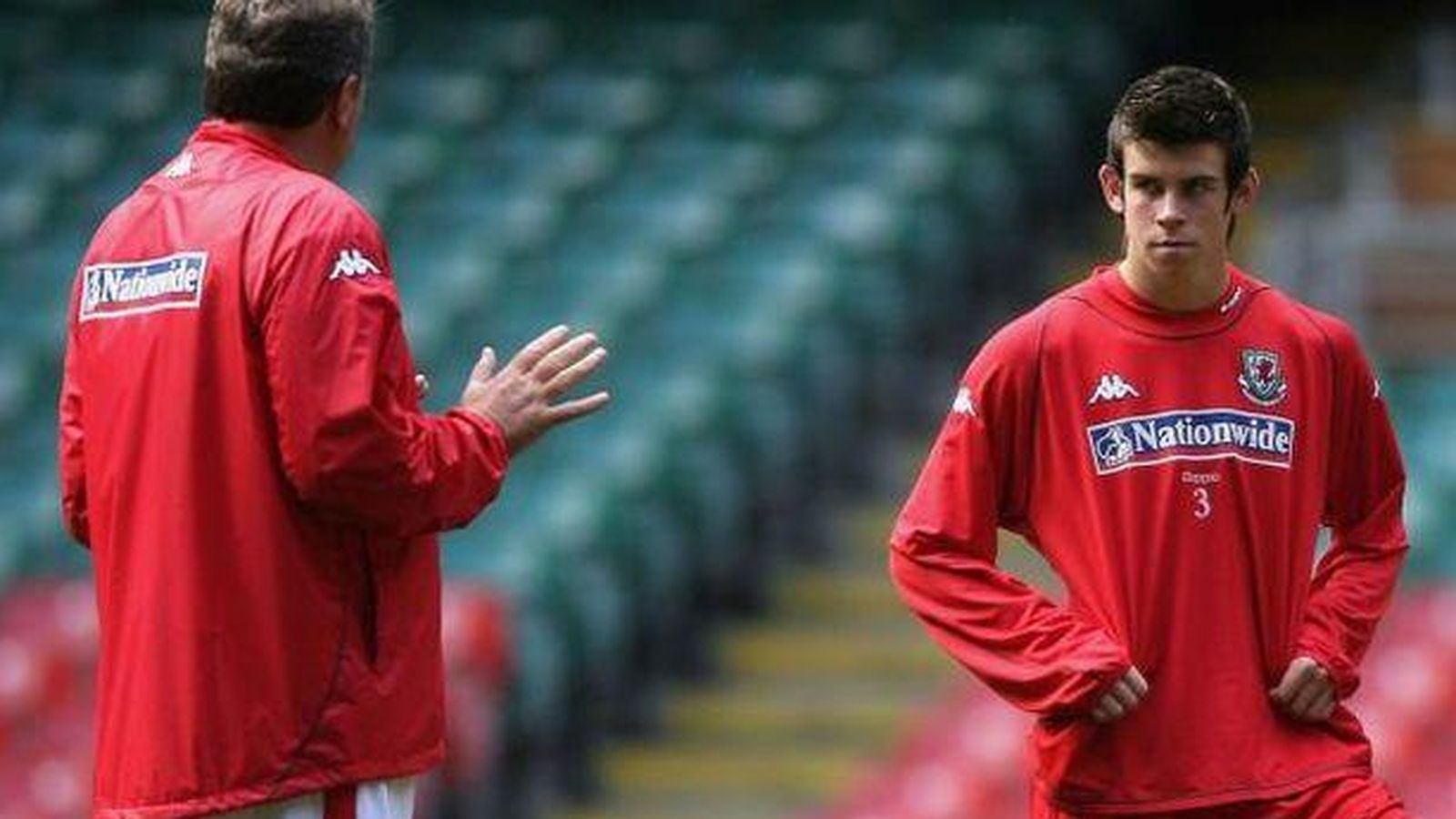 Foto: John Toshack y Gareth Bale, con Gales 