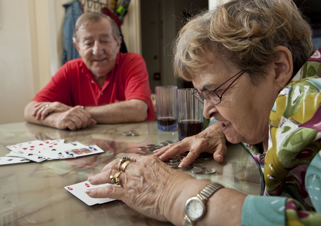 Los ancianos son más vulnerables a la adicción al juego. (iStock)