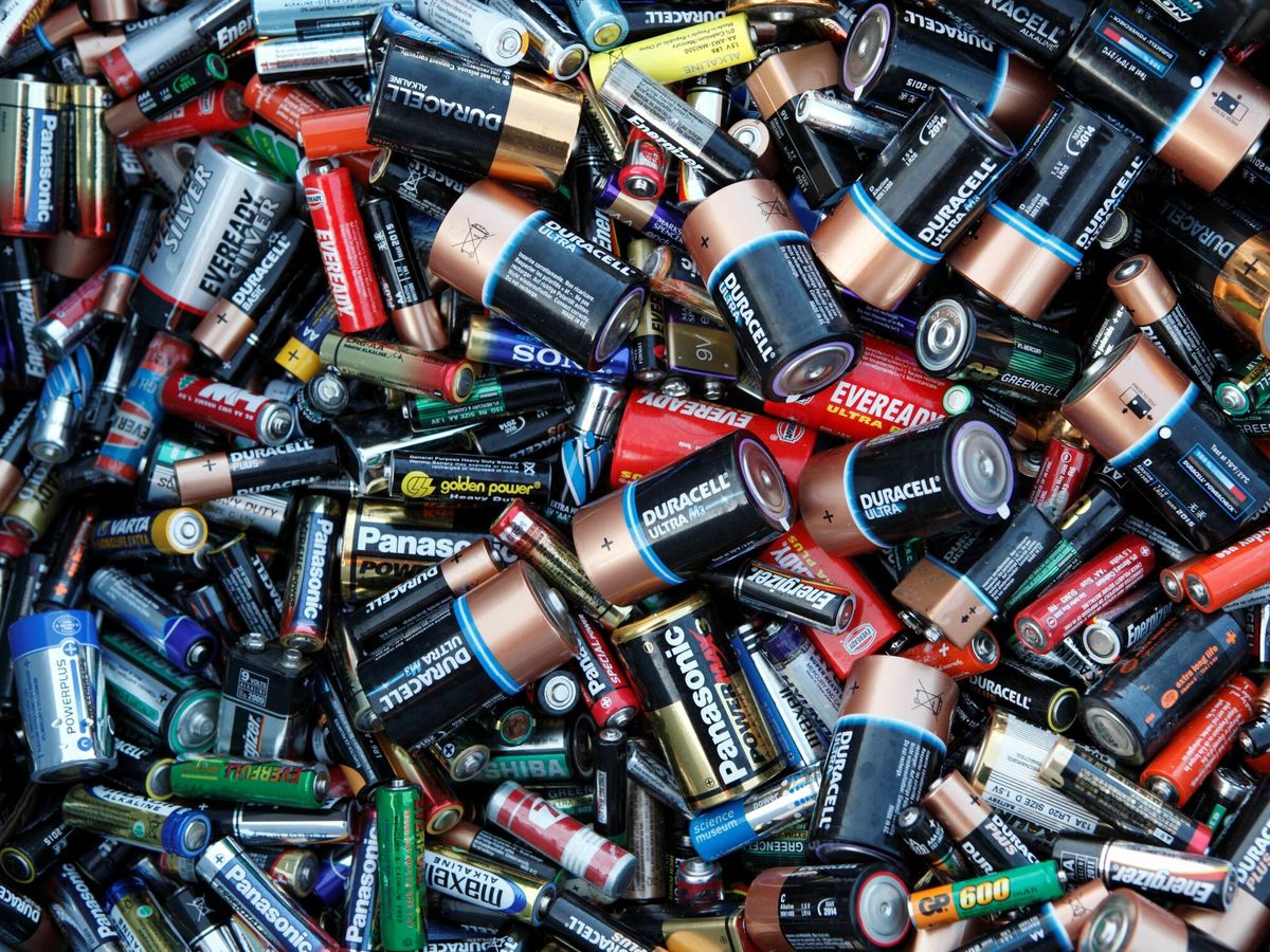 Foto: El Parlamento Europeo pide una normativa para que pilas y baterías sean más sostenibles (Reuters/Coombs)