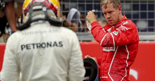 Foto: Sebastian Vettel y Lewis Hamilton en el GP de Japón. (EFE)