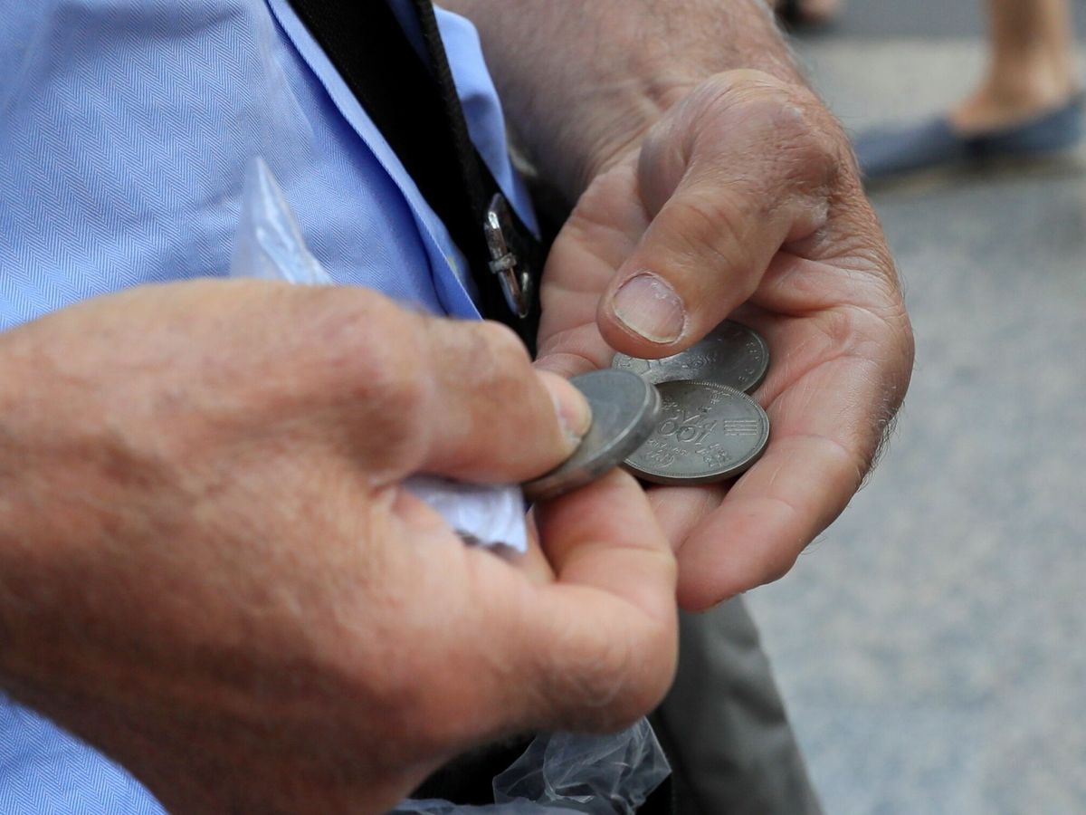 Foto:  Si aún conservas estas pesetas de Franco en casa puedes ganar miles de euros. (EFE / Fernando Alvarado)