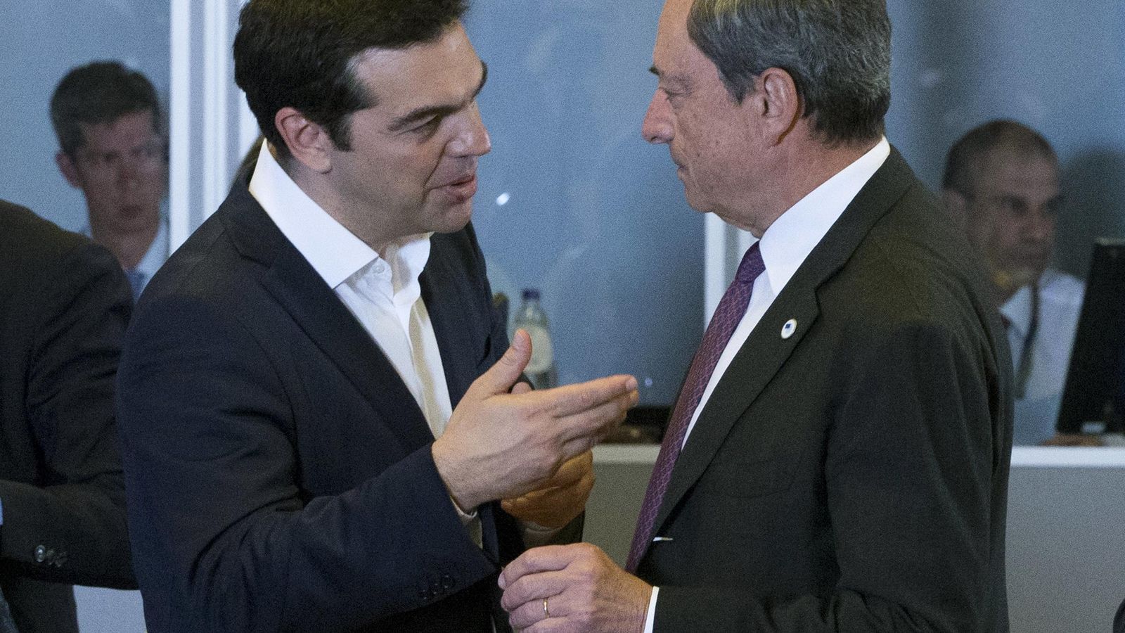 Foto: El primer ministro de Grecia, Alexis Tsipras, junto con el presidente del BCE, Mario Draghi. (Reuters)