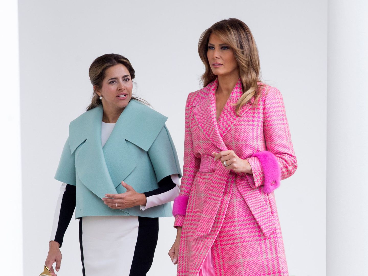 Melania Trump junto a la primera dama de Colombia y el icónico abrigo rosa. (EFE)