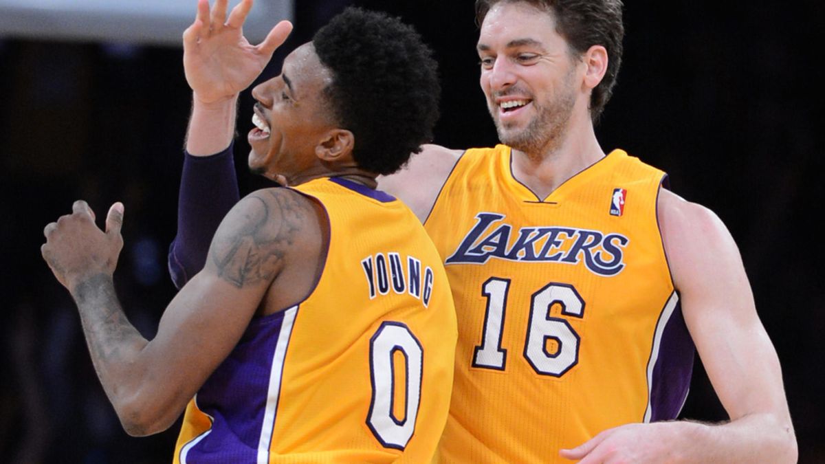 Pau Gasol se reivindica y lidera el primer triunfo de los Lakers sin Kobe