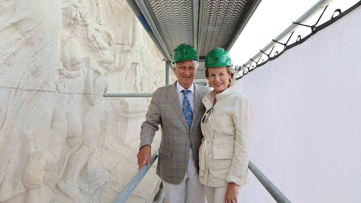 Los reyes de Bélgica, dos obreros más en las obras de renovación del Palacio Real