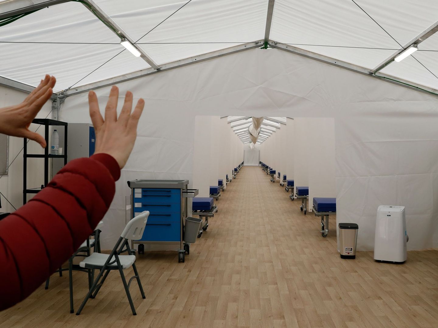 Imagen de las instalaciones del hospital de campaña que se ha construido junto al Hospital La Fe de Valencia y que albergará cerca de 600 camas. (EFE)