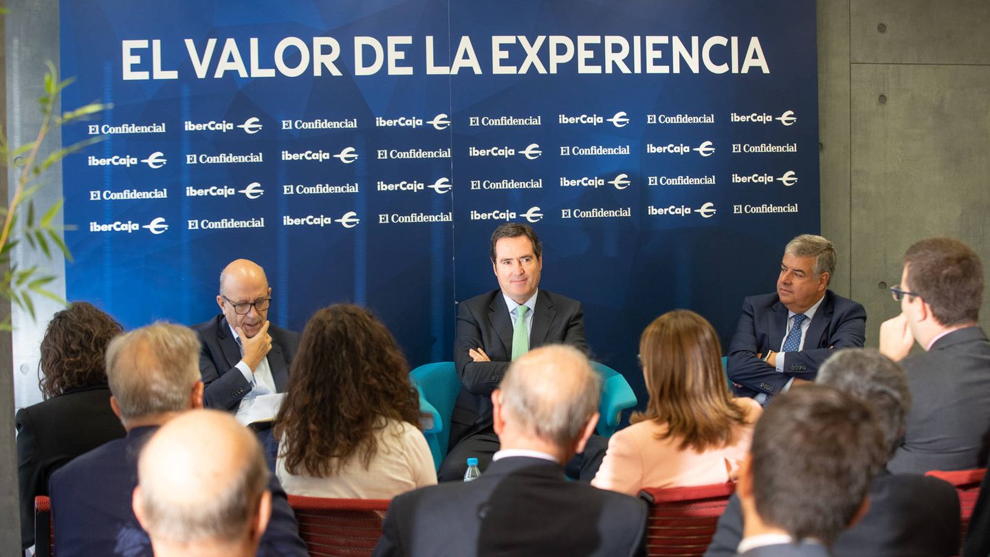 José Antonio Zarzalejos, El Confidencial; Antonio Garamendi, CEOE, y José Morales, Ibercaja.