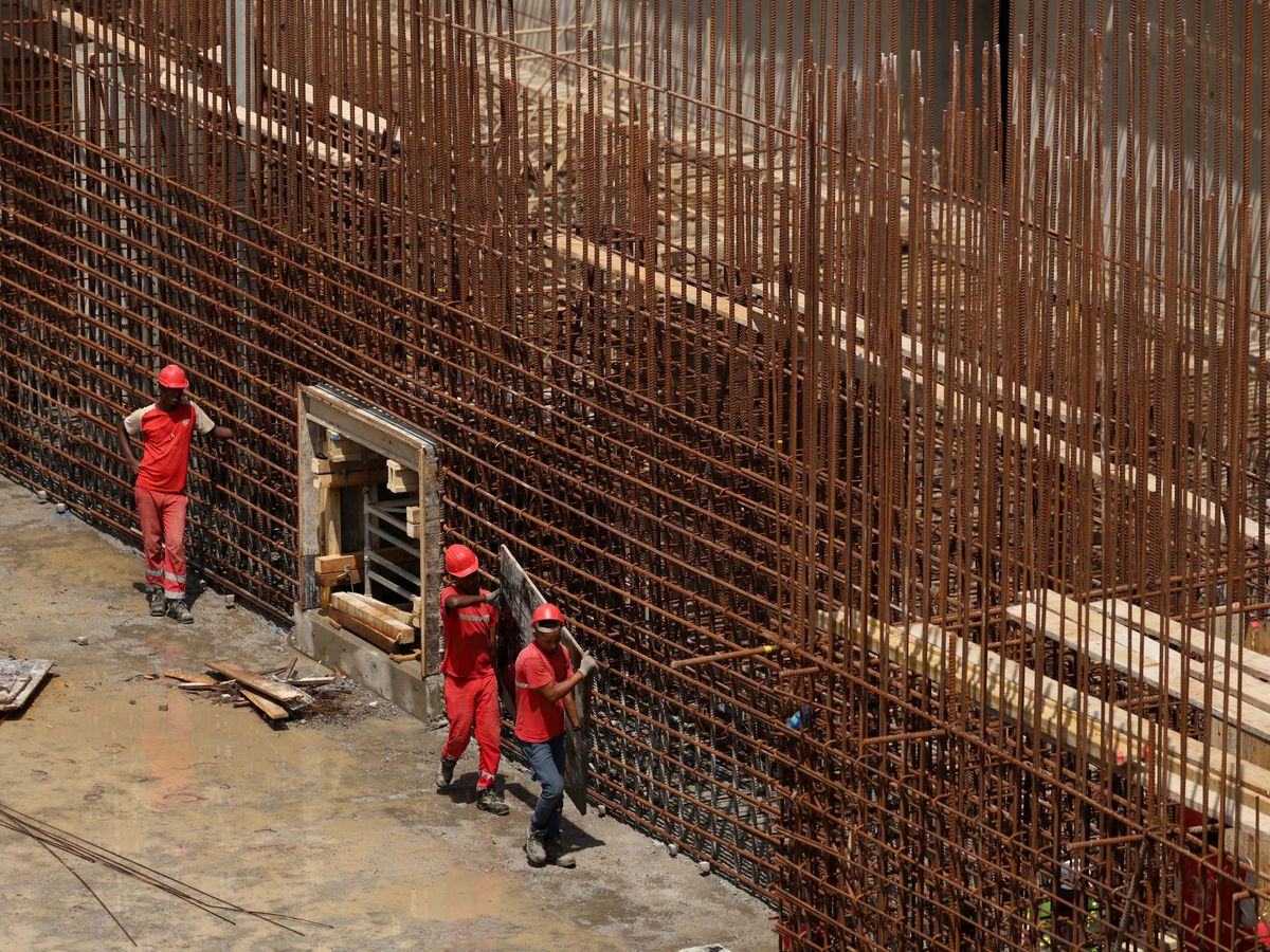 Foto: Trabajadores de la construcción en la Gran Presa del Renacimiento Etíope. Imagen de archivo. (Reuters/Tiksa Negeri)