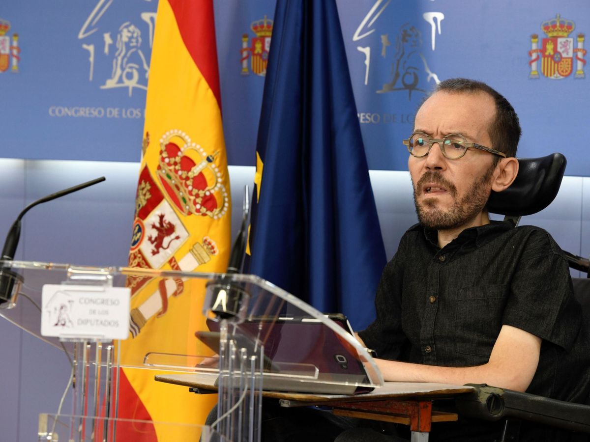 Foto: El diputado y secretario de Acción de Gobierno de Unidas Podemos, Pablo Echenique, durante una rueda de prensa en el Congreso. (EFE)