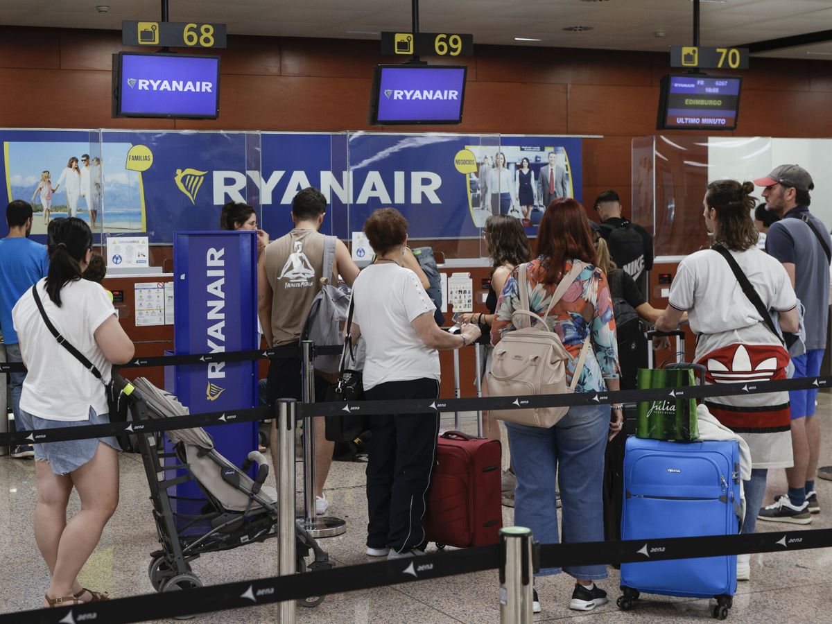 Foto: Huelgas en Ryanair hasta el 7 de enero de 2023 (EFE/Quique García)