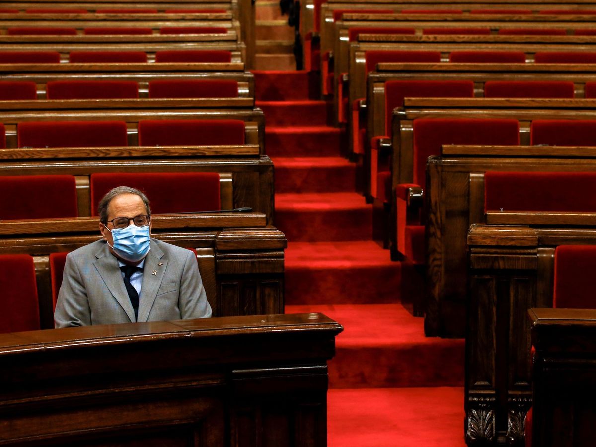 Foto:  El presidente de la Generalitat, Quim Torra, espera en su escaño para intervenir en el pleno monográfico (EFE)