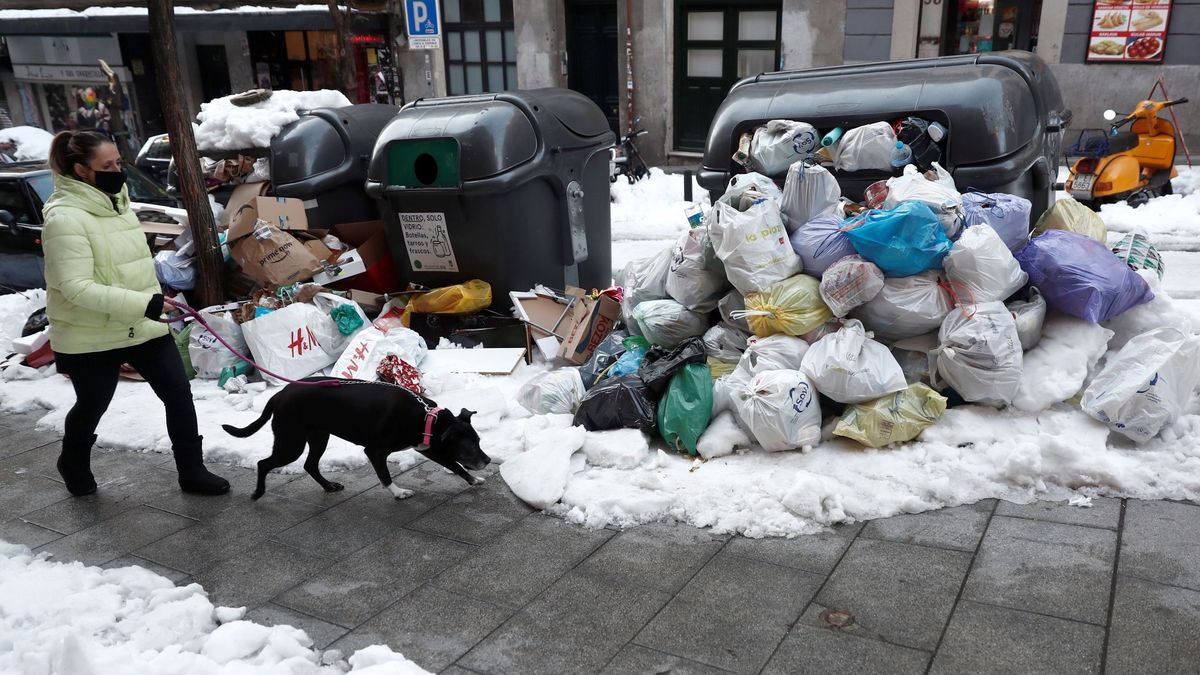 Madrid intensifica la limpieza de basuras y el acceso de los colegios para acallar críticas
