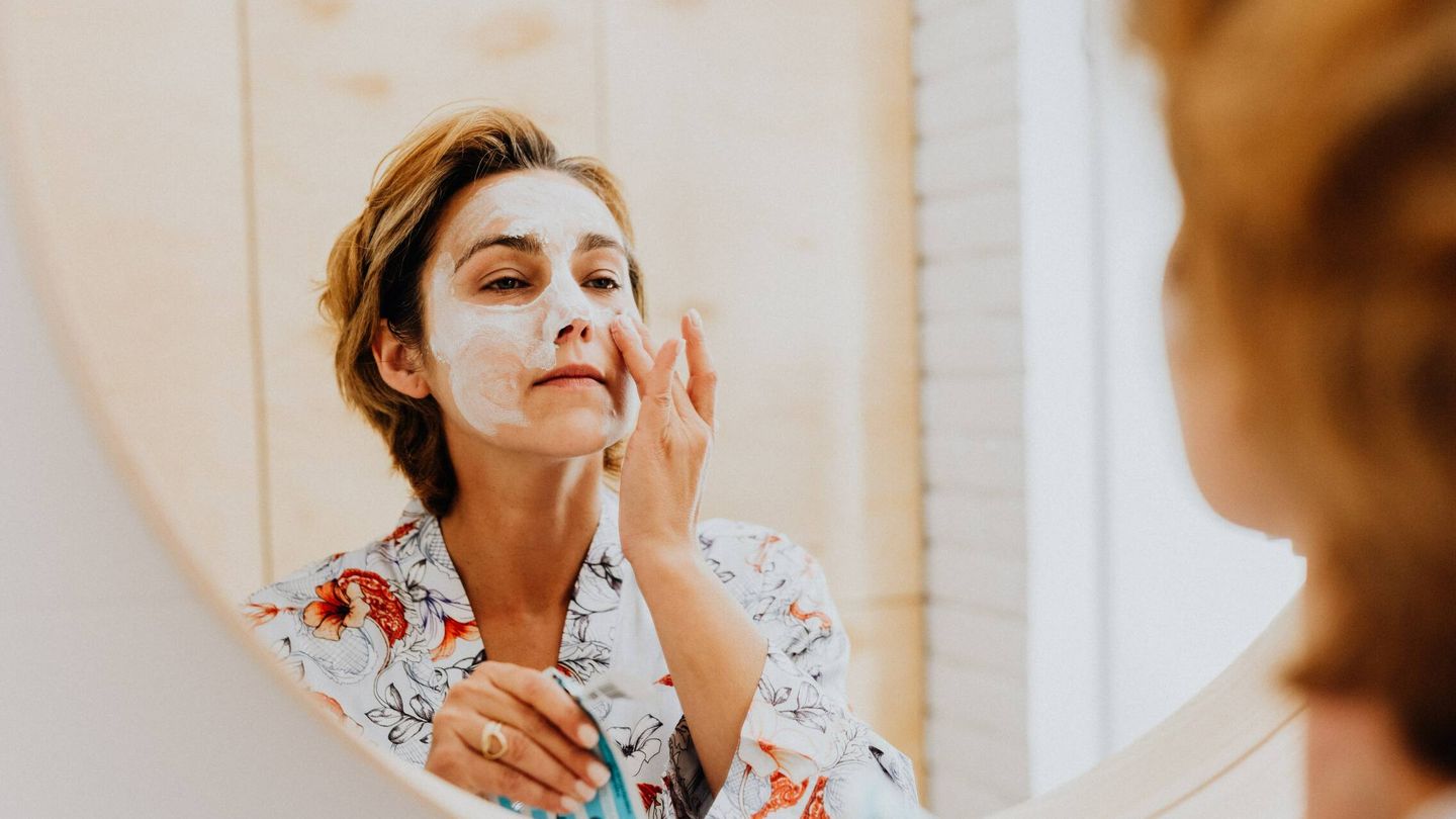 Cuidar tu piel con tratamientos de belleza para prevenir el envejecimiento. (Pexels/
Karolina Grabowska)
