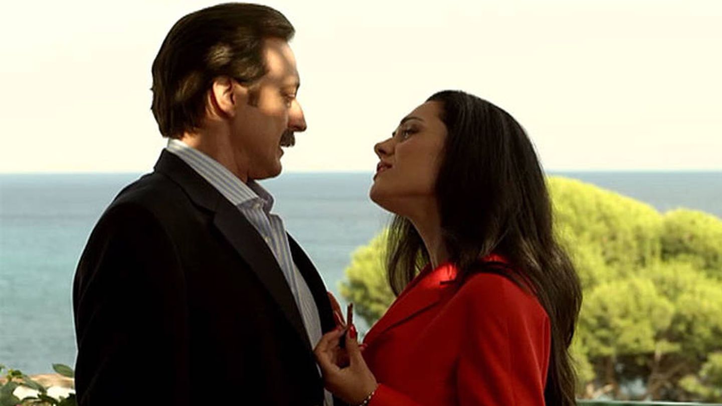 Julián Muñoz e Isabel Pantoja, en la miniserie 'Mi gitana'. (Mediaset)