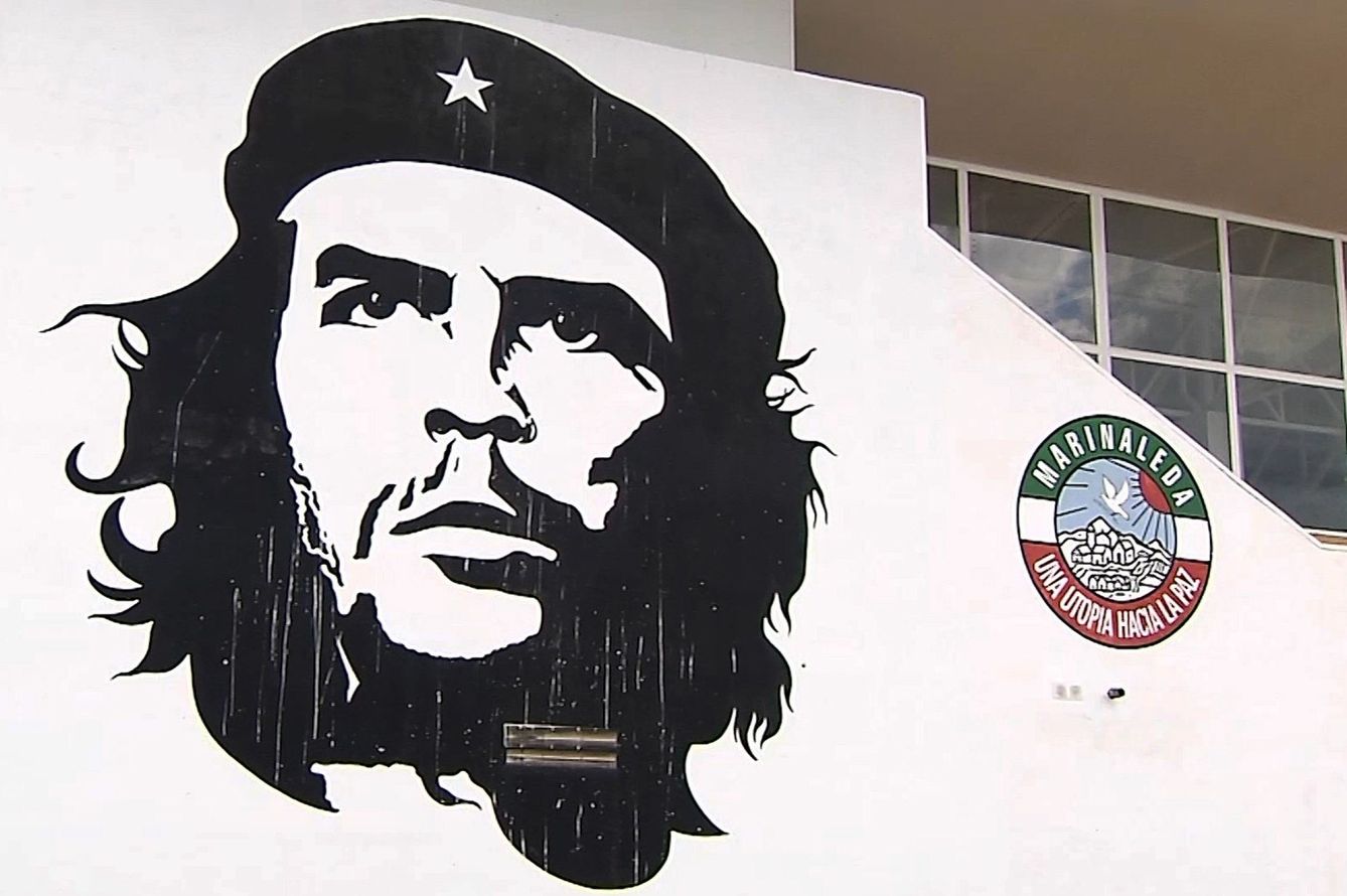 Un mural con el rostro del Che Guevara en Marinaleda. (EFE)