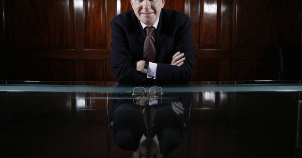Foto: Peter Mandelson posa para una fotografía durante una entrevista con la agencia Reuters, en Londres. (Reuters)