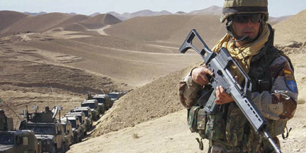Foto: Los militares armados vuelven a los carteles de Defensa