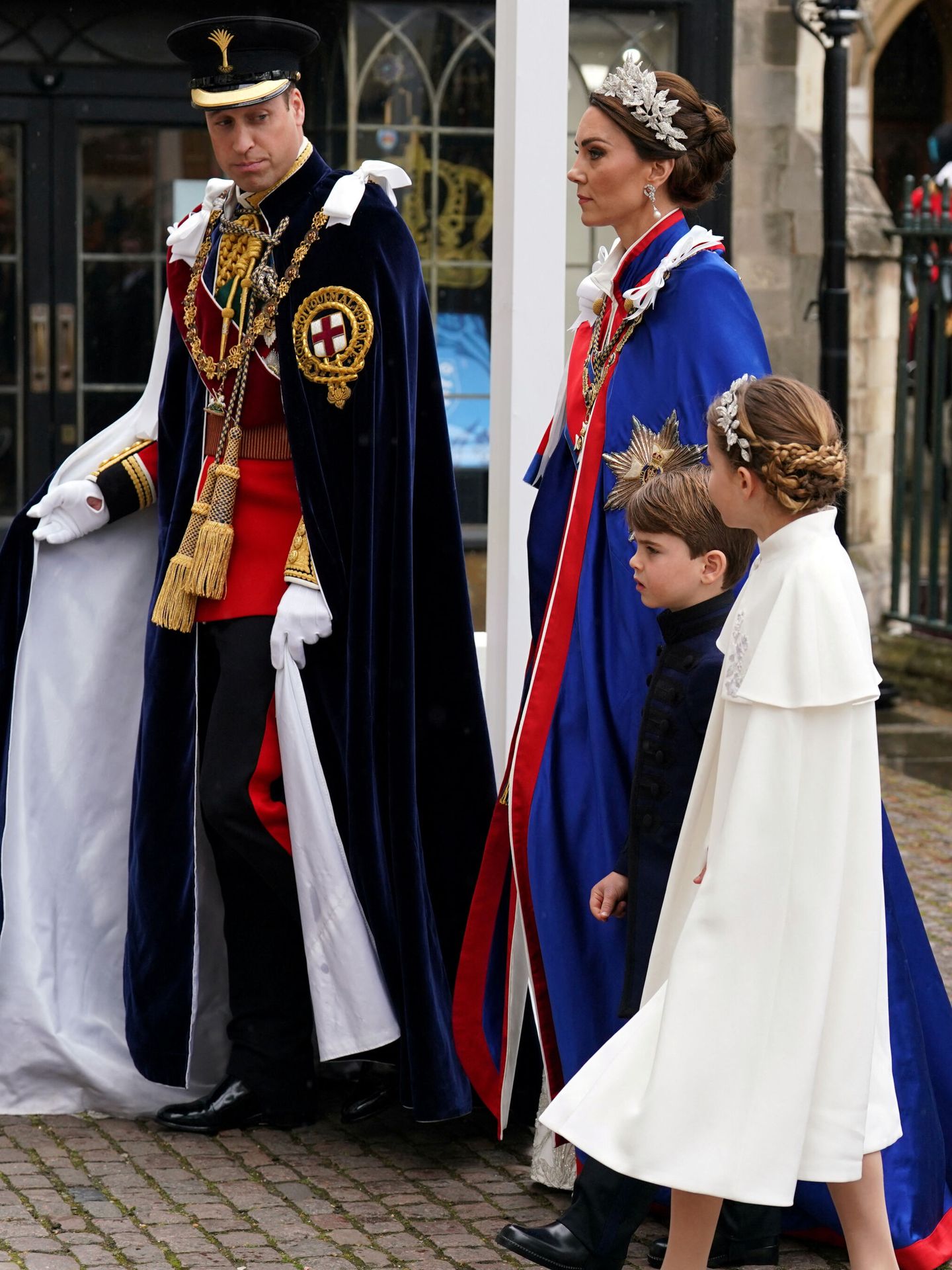 Los príncipes de Gales y dos de sus hijos. (Reuters)