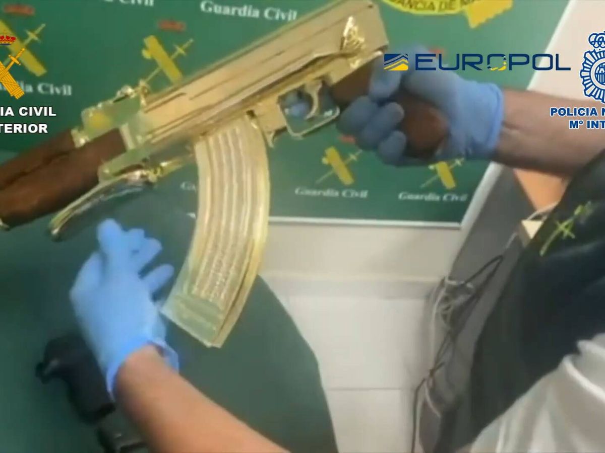 Foto: AK-47 intervenido a los arrestados en esta operación. (EC)
