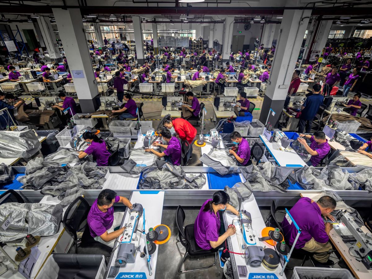 Foto: Empleados de una fábrica en China. (EFE)