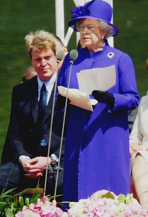 Isabel II y Charles Spencer, durante el discurso. (Getty)