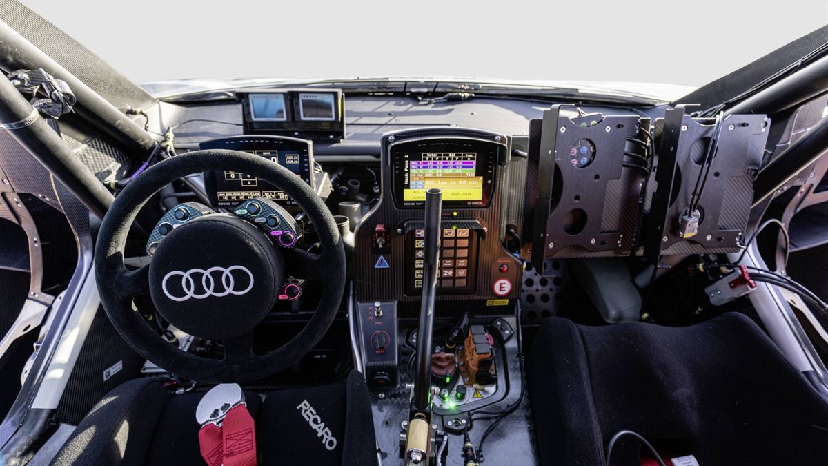 Así es el puesto de conducción del Audi con el que Carlos Sainz quiere ganar otro Dakar