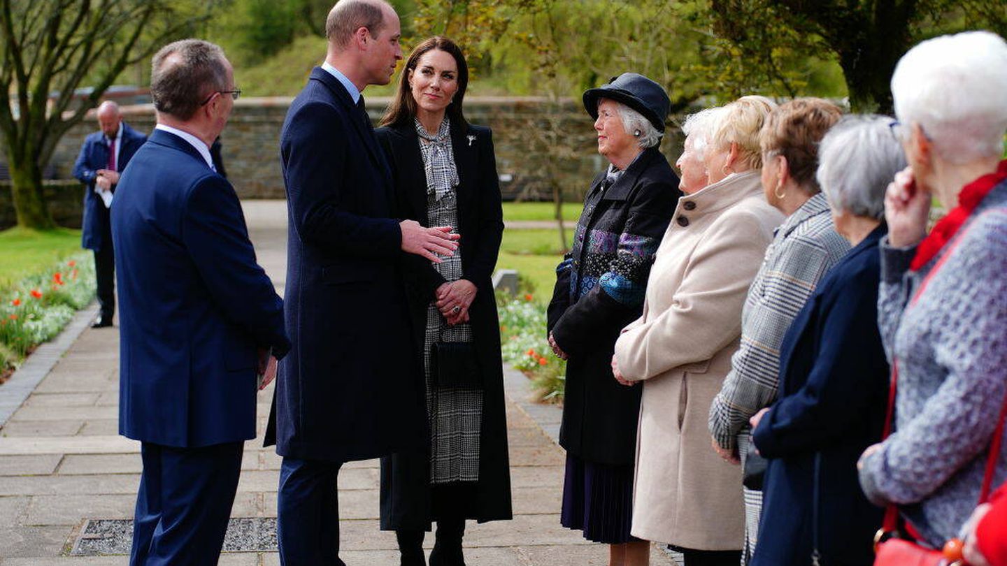 Kate Middleton y el príncipe Guillermo, en Aberfan. (Getty)